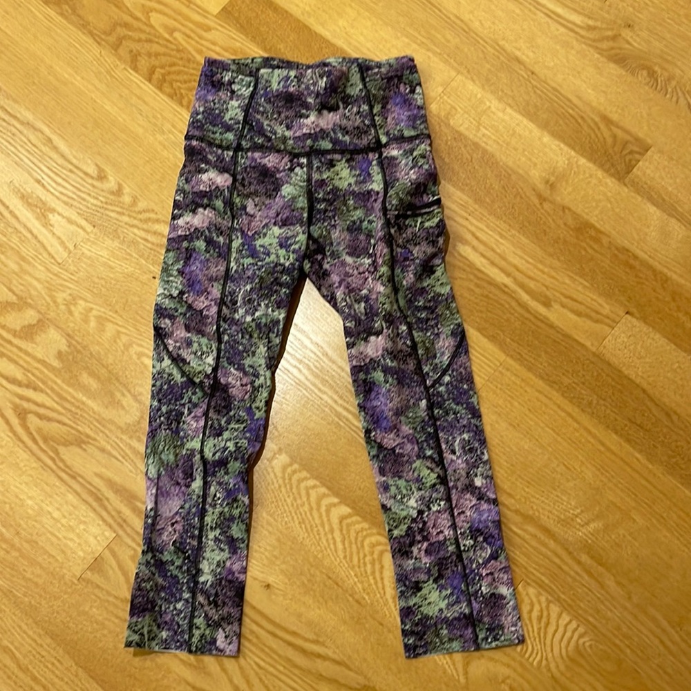 Lululemon fast and free crops size 2 EEUC